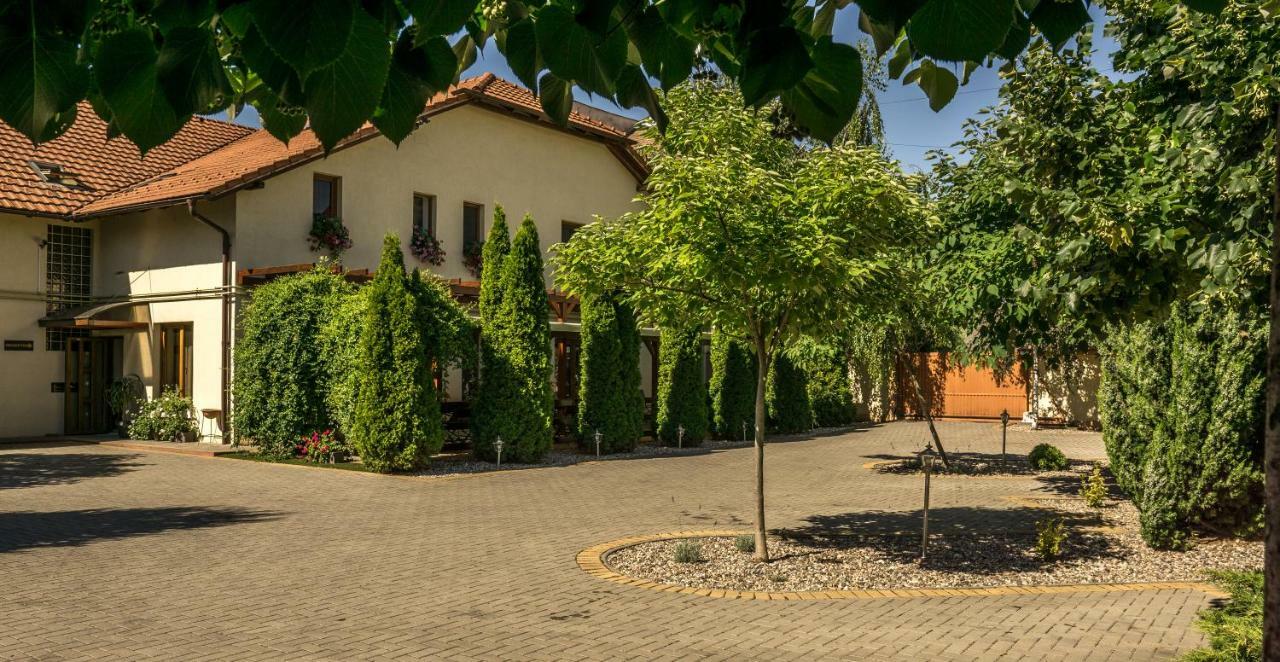 Pensiunea Komodo Pecica Veche Exterior foto